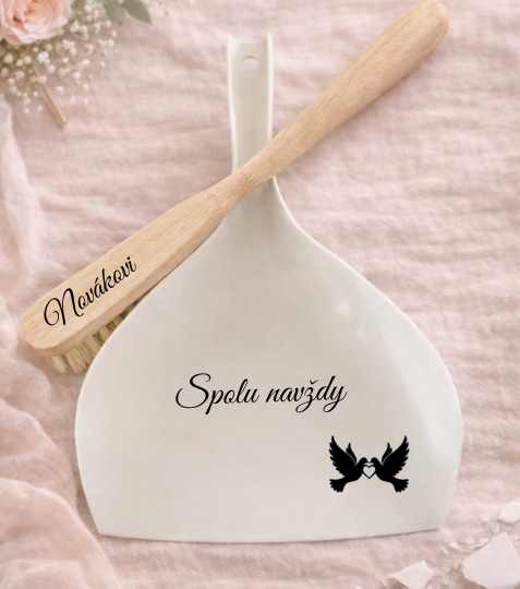 Personalizovaný smetáček a lopatka na svatbu holubičky (Příjmení)