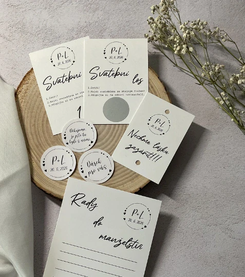 Svatební kartičky na prskavky – kolečko se srdíčka a s iniciálami a datem