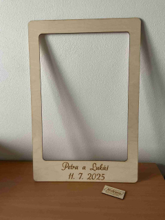 Dřevěný rámeček do fotokoutku-jména a datum